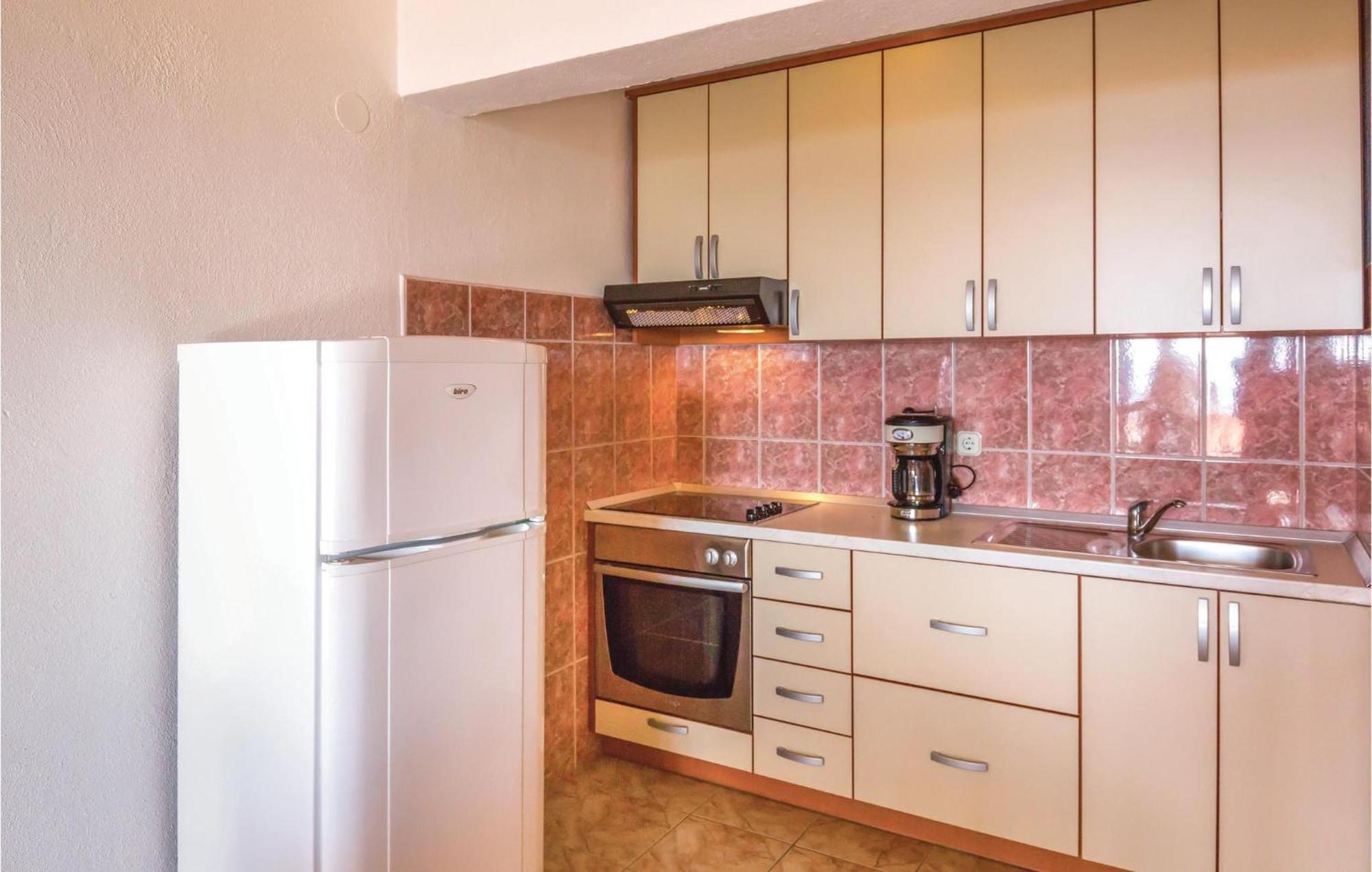 Nice Apartment In Makarska With House Sea View Εξωτερικό φωτογραφία