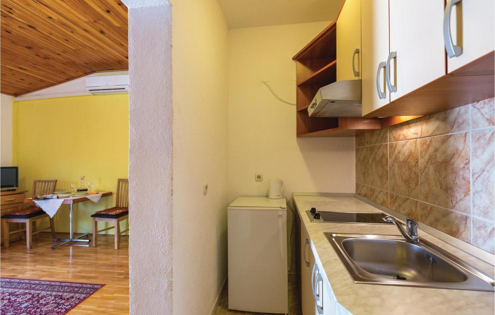 Nice Apartment In Makarska With House Sea View Εξωτερικό φωτογραφία